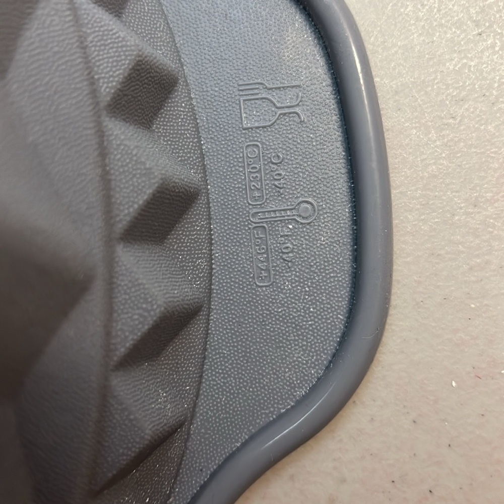 Silicone Bundt pan 9 inch - Picture 4 of 4